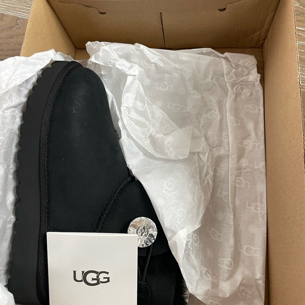 Uggs Girls Black Boot Size 5